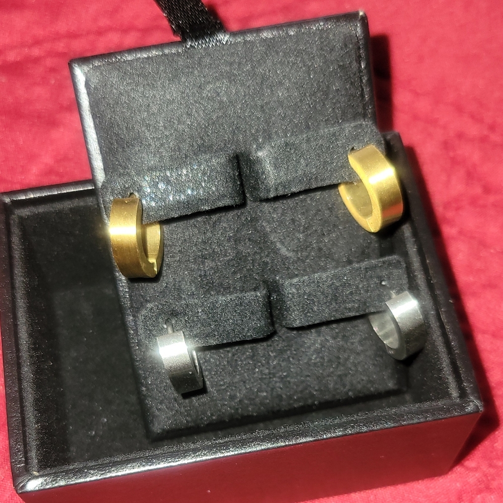 Hoop Earings - Picture 2 of 6